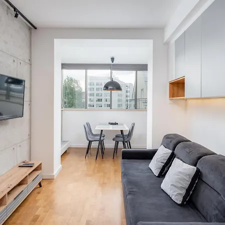 Ariańska Comfort Apartment by BookingHost-2